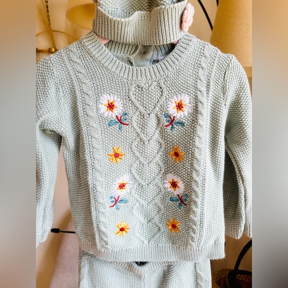 Nicole Miller green Knit Sweater and pants - Picture 3 of 4